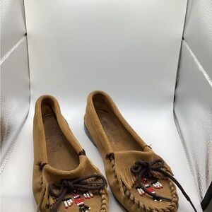 Minnetonka Thunderbird Tan Suede Moccasins with Beaded Design sz 7.5